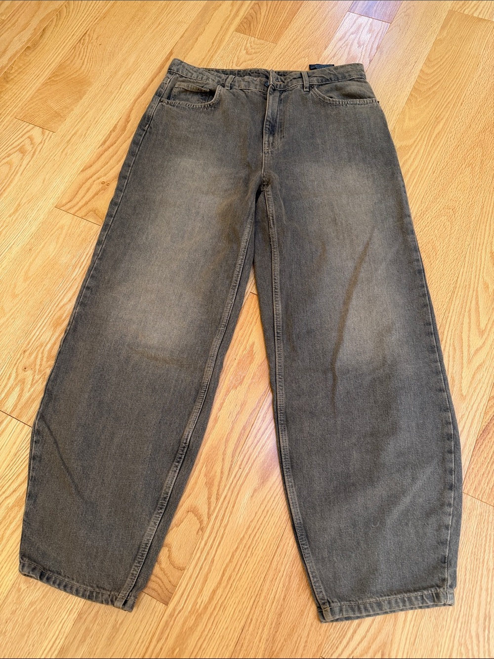 Zara size 42/10 high rise barrel jeans.